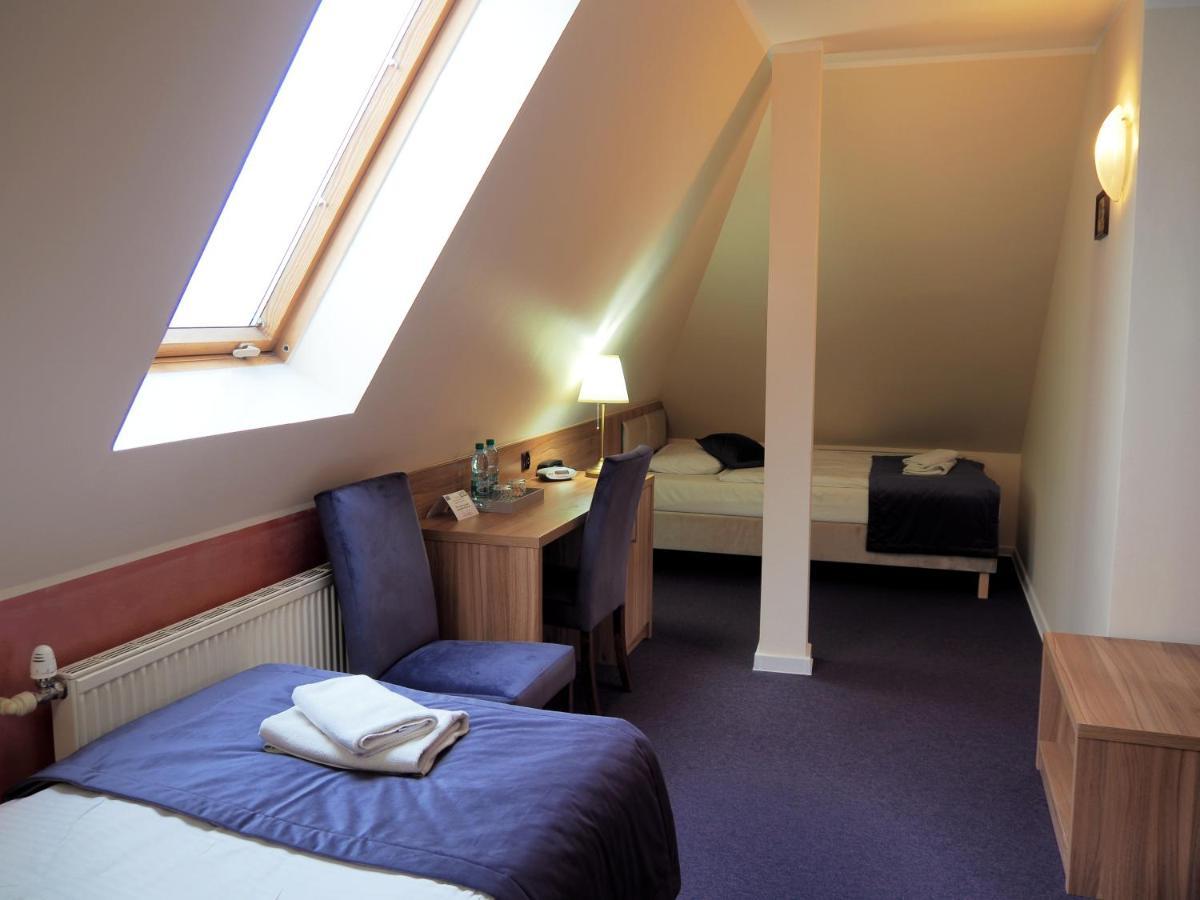 Hotel Awis Kutno Eksteriør billede