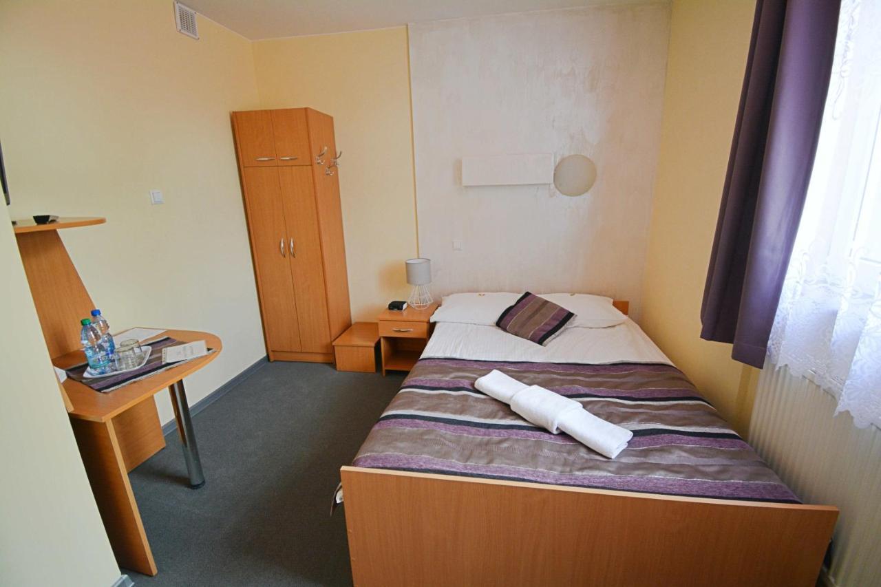 Hotel Awis Kutno Eksteriør billede