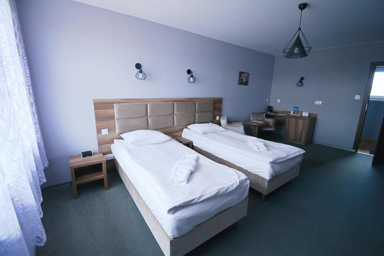Hotel Awis Kutno Eksteriør billede