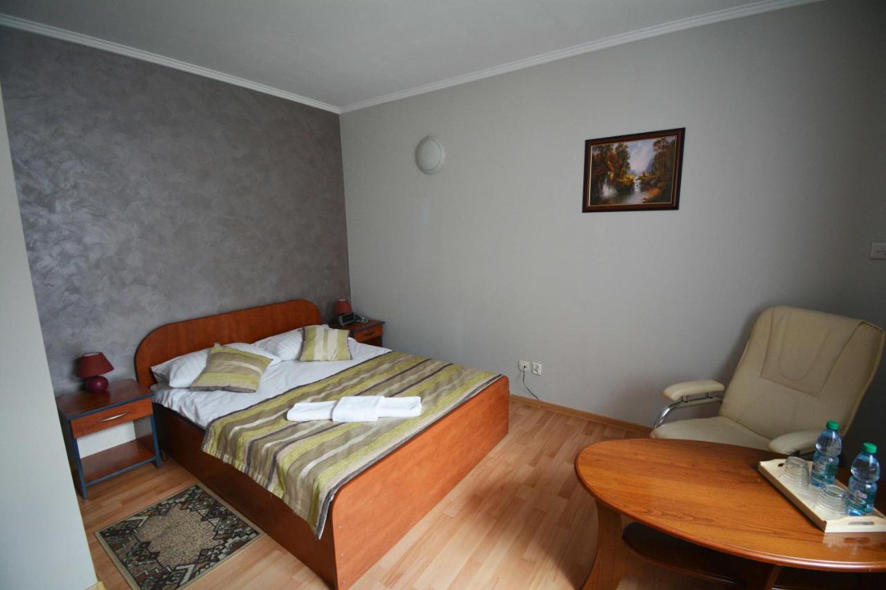 Hotel Awis Kutno Eksteriør billede