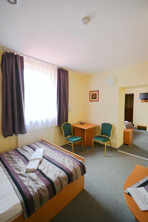 Hotel Awis Kutno Eksteriør billede